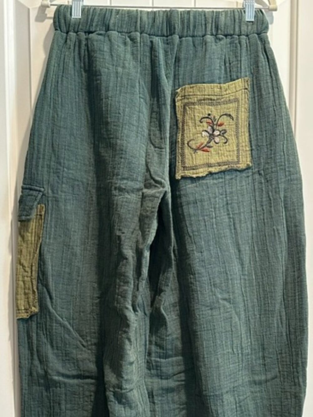 NWOT POL Green Floral Embroidered Joggers size- MEDIUM - Picture 8 of 9